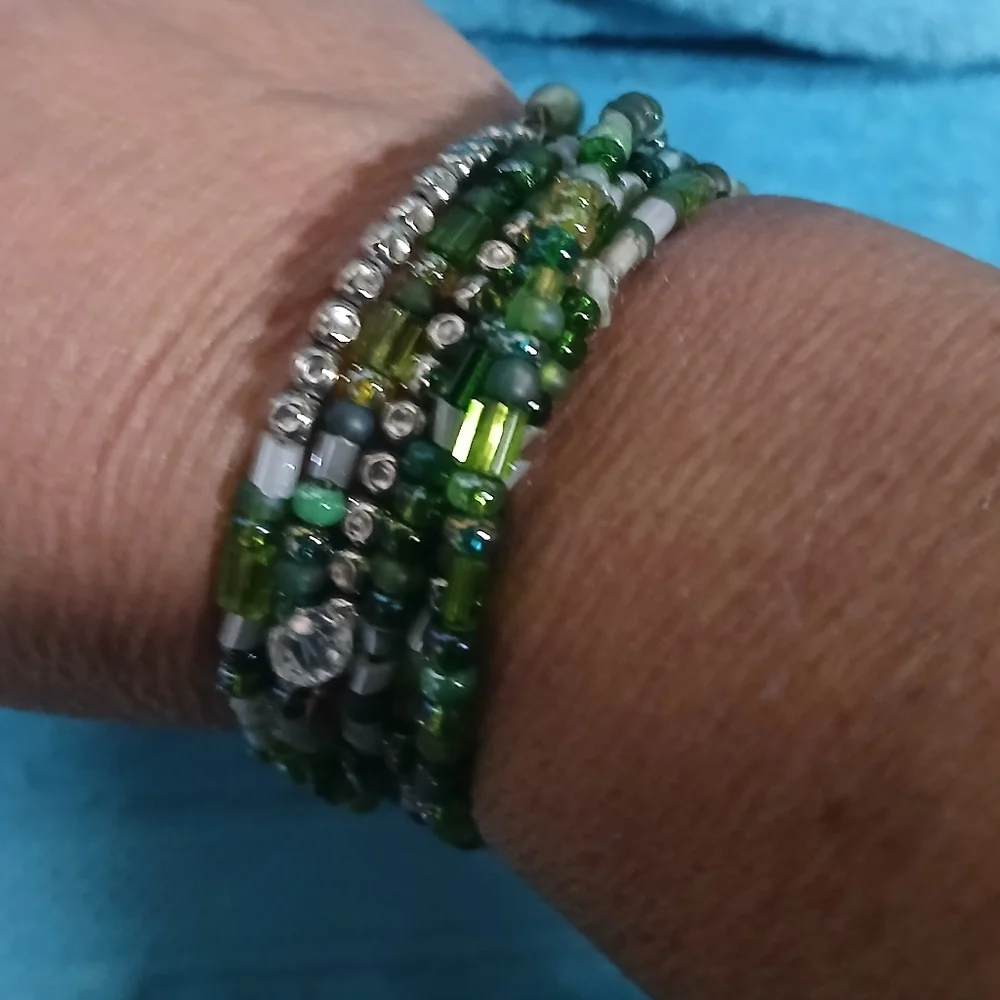 Green and White Beaded Wire Bracelet